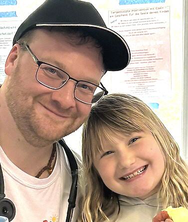 Benjamin K&uuml;brich mit Tochter